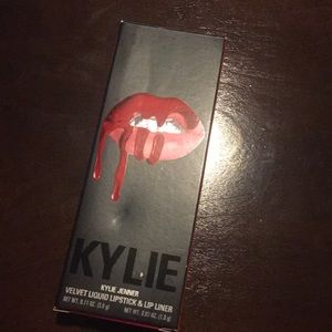 Kylie Jenner liquid lipstick set